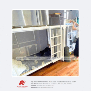 Giường homestay đơn kèm bàn học, thanh treo rèm